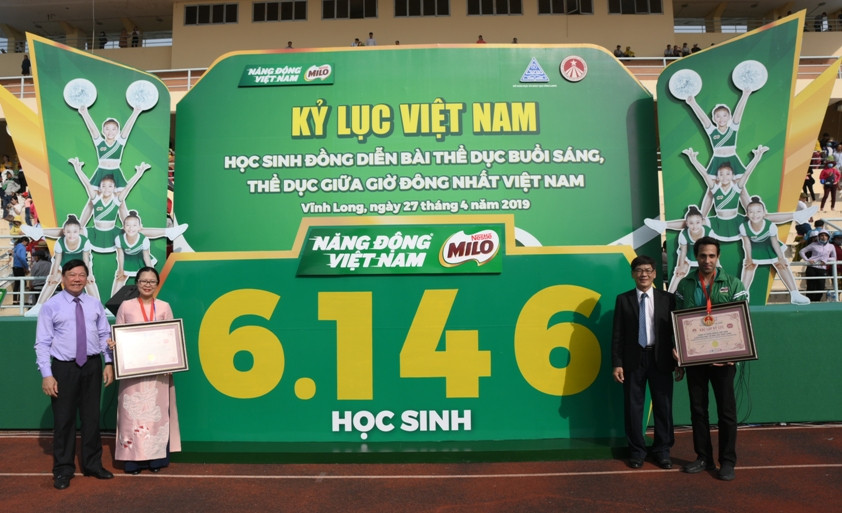 Kỷ lục ghi nhận có 6.146 học sinh tham gia buổi thể dục đồng diễn tại Vĩnh Long.