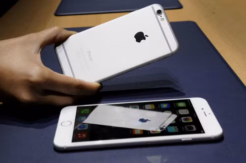 iPhone 6 hay 6 Plus hàng đã qua sử dụng bắt đầu xuất hiện nhiều trên thị trường xách tay. iPhone 6 hay 6 Plus hàng đã qua sử dụng bắt đầu xuất hiện nhiều trên thị trường xách tay.