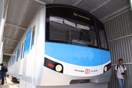 Cận cảnh bên trong tàu điện ngầm đầu tiên của Việt Nam