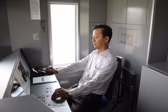 Cận cảnh bên trong tàu điện ngầm đầu tiên của Việt Nam