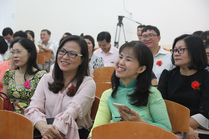 Các phụ huynh là những giáo viên rất bất ngờ và vinh dự khi nhận được lời mời của trường