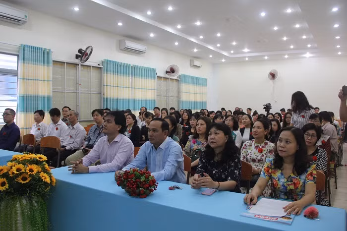 Buổi gặp mặt có đông phụ huynh tham dự