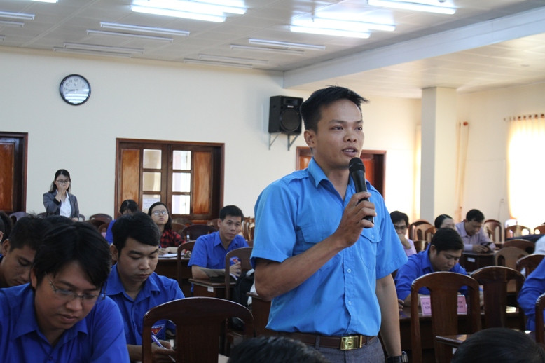 Cán bộ Đoàn trường học trao đổi tại buổi đối thoại