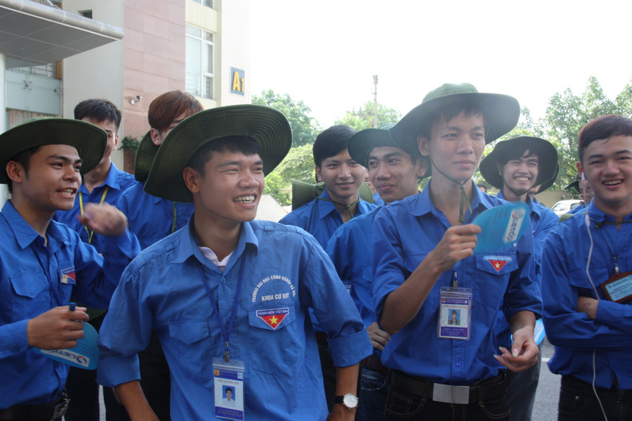 Lực lượng tình nguyện sẵn sàng hỗ trợ thí sinh