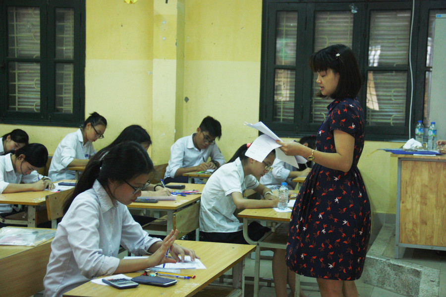 Dặn dò thí sinh trước khi làm bài thi môn Toán tại điểm thi Trường THCS Lê Ngọc Hân (Hai Bà Trưng)