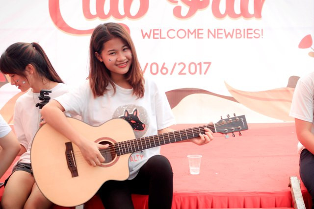 Sinh viên cháy hết mình với âm nhạc và vũ điệu