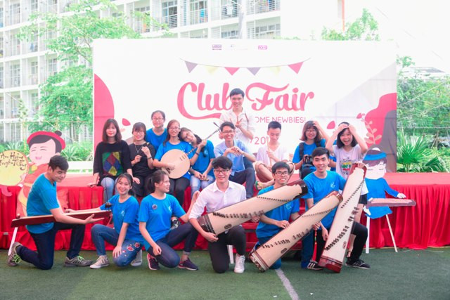 “Ngày hội các câu lạc bộ” là một phần quan trọng của chuỗi sự kiện chào đón phụ huynh, học sinh về thăm quan trường. Đây không chỉ là sân chơi của các CLB mà còn là nơi để các em học sinh tìm hiểu về trường theo một hướng mở, gần gũi, hấp dẫn hơn;... Giúp học sinh nhanh chóng làm quen, hòa nhập với môi trường học tập mới trong tương lai, và thể hiện được cá tính của mình.