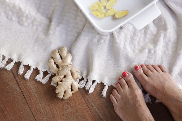 Lợi ích của ngâm chân đối với phái đẹp trong ngày “dâu rụng