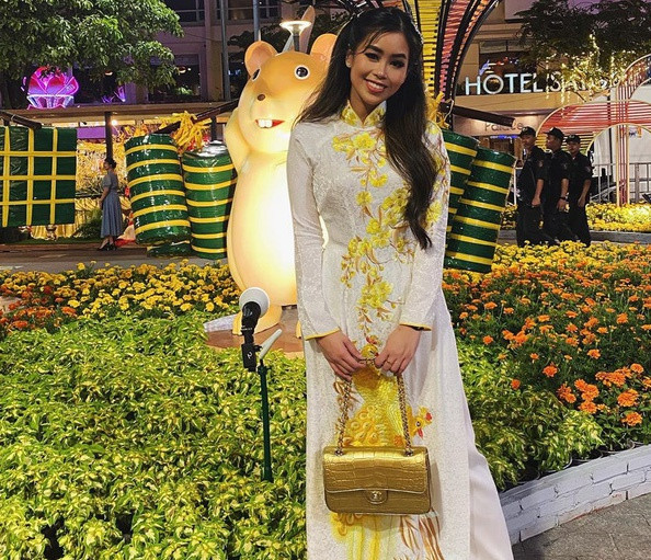 Hoi hot girl, rich kid khoe dien ao dai don Tet hinh anh 1 8199239024922732810269845351480699217401244n_15797678500761741466370.jpg