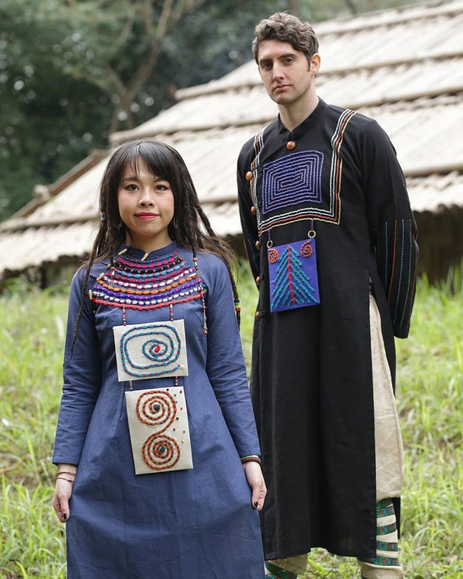 Cac chang trai nen mac ao dai the nao khi di choi Tet? hinh anh 4 31909680_172077980174536_2043307541198274560_n.jpg