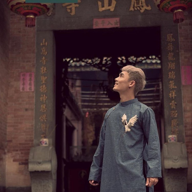 Cac chang trai nen mac ao dai the nao khi di choi Tet? hinh anh 13 49858231_230269401243698_742913591174882167_n.jpg