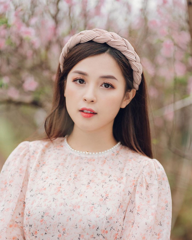 Hoi hot girl, rich kid khoe dien ao dai don Tet hinh anh 3 8087645435240661476354098186318995113001847n_1579767850070836616371.jpg