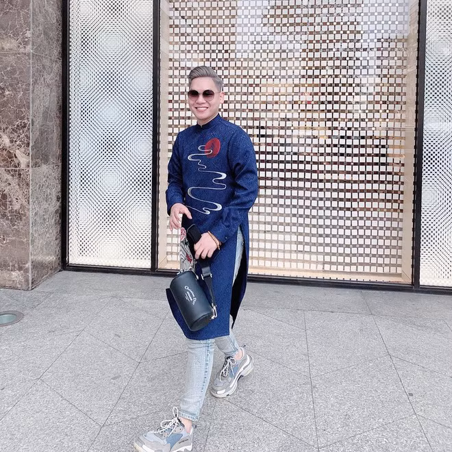 Cac chang trai nen mac ao dai the nao khi di choi Tet? hinh anh 7 51623742_331660634223469_4098570552712907581_n.jpg