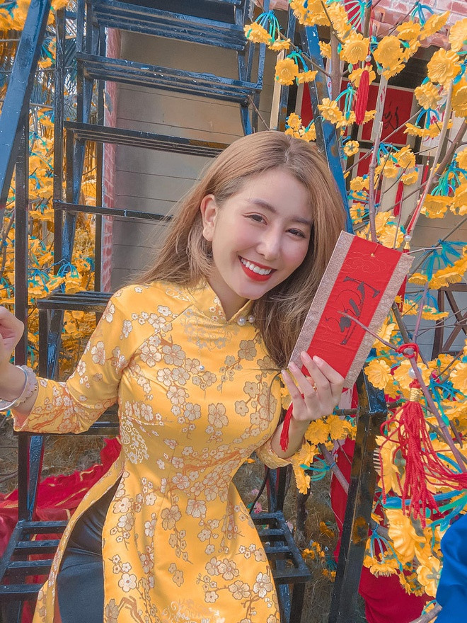 Hoi hot girl, rich kid khoe dien ao dai don Tet hinh anh 7 8339394624909959544825801102747056704847872o_1579767841075229458904.jpg