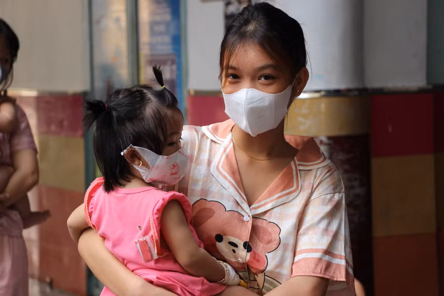 “Với mong muốn tạo cho các bé một ngày nghỉ vui chơi để các bé cảm thấy ‘ở bệnh viện cũng giống như ở nhà’, qua đó giúp các bé có tinh thần thoải mái, vui vẻ, yên tâm điều trị bệnh, sớm về với gia đình, người thân và bạn bè”, ông Thành cho hay.