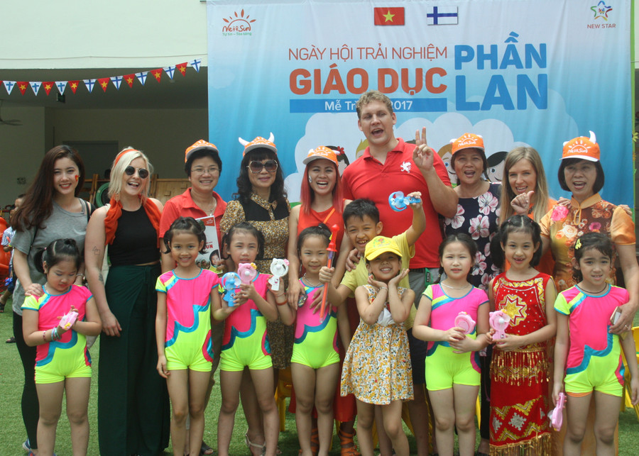 Chia sẻ về lý do thực hiện chương trình này, TS Nguyễn Thị Thành – Hiệu trưởng Trường THPT Bình Minh (Hà Nội) - dẫn lời của Timo Heikkinen: “Bọn trẻ sẽ không thể học nếu chúng không được vui chơi" và cho rằng, vui chơi luôn là cách đơn giản nhất kích thích trẻ tìm hiểu và khám phá thế giới. “Là bố mẹ, bạn mong con mình lớn lên sẽ trở thành một người hạnh phúc chứ không phải một người thành công bằng mọi giá. Bạn không muốn tuổi thơ con bị vùi lấp trong những trang sách, muốn con có những trải nghiệm thực tế và tự khám phá thế giới xung quanh theo cách riêng của con. Bởi vậy, chúng tôi luôn trăn trở đi tìm một môi trường cho con vui chơi, sáng tạo, có ý nghĩa giáo dục để con bạn có thể thoải mái học hỏi và khám phá mà không bị gò bó, áp đặt... Đây cũng là mục đích của Ngày hội này” – TS Nguyễn Thị Thành cho hay.