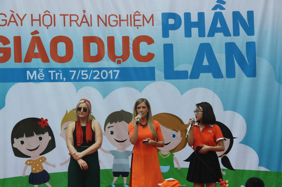 Đặc biệt, Tham gia ngày hội bố mẹ và các bé còn được giao lưu trực tiếp với các giáo viên đến từ đất nước Phần Lan - những người tâm huyết với nghề được đào tạo và giảng dạy trong một môi trường giáo dục tự chủ, không áp lực.