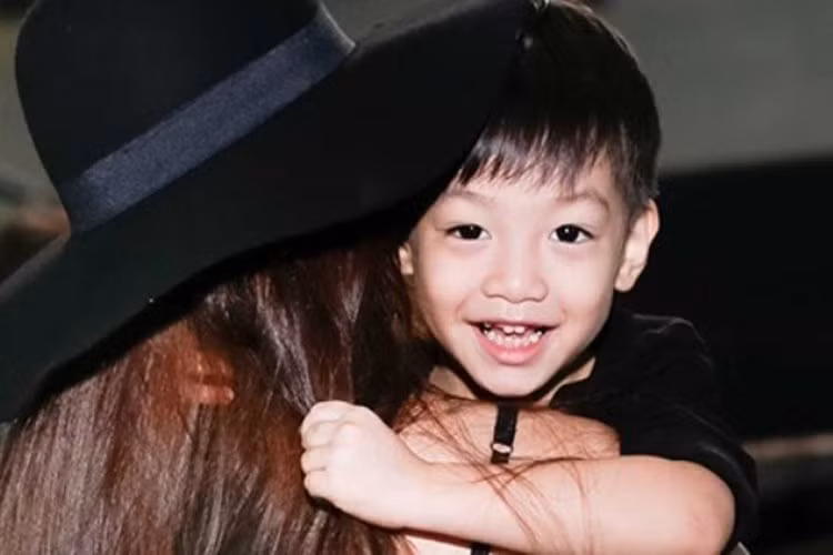 Con trai Hồ Ngọc Hà ngày càng bảnh bao ảnh 3