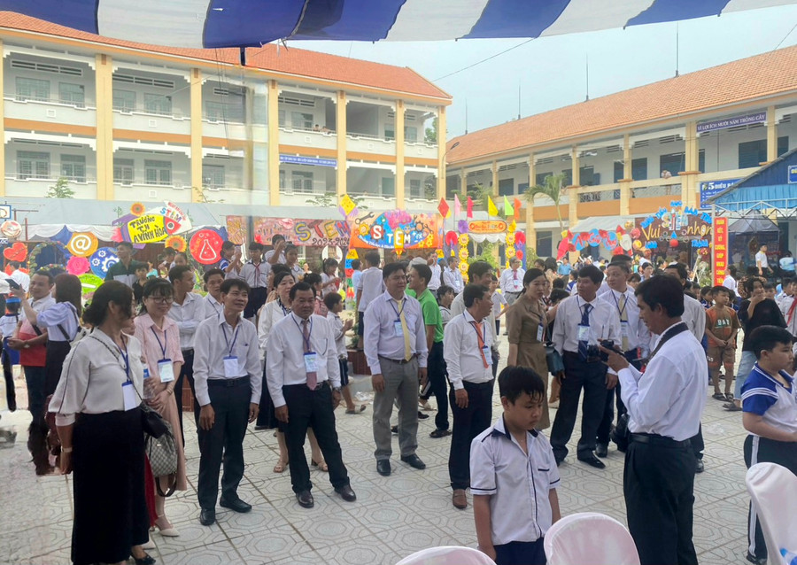 Sôi nổi Ngày hội giáo dục STEM năm học 2023 - 2024 do Phòng GD&ĐT thị xã Tân Châu tổ chức. Sôi nổi Ngày hội giáo dục STEM năm học 2023 - 2024 do Phòng GD&ĐT thị xã Tân Châu tổ chức.