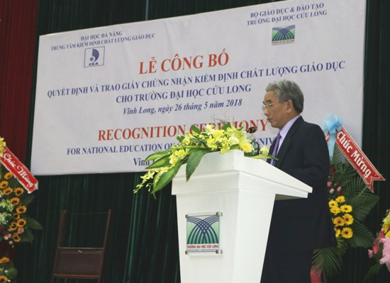 PGS.TS Lương Minh Cừ - Hiệu trưởng Trường ĐH Cửu Long - phát biểu tại buổi lễ