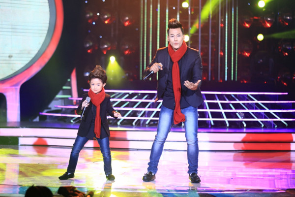 Công chúa út của chương trình cùng Phan Ngọc Luân hóa trang thành Mr.T trong bài hát "Bản sắc Việt Nam". Cả hai rap bằng giọng Bắc khá ngộ nghĩnh. khuong-ngoc-lan-thu-2-doat-giai-nhat-guong-mat-than-quen-nhi-7