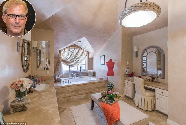 “Đột nhập” những phòng tắm xa hoa của sao Hollywood ảnh 4 “Đột nhập” những phòng tắm xa hoa của sao Hollywood ảnh 4