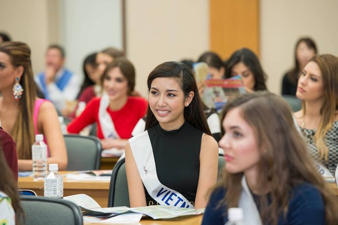 Á khôi Thúy Vân tự tin thể hiện bản thân tại Hoa hậu Quốc tế