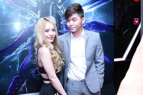 Oanh Yến khoe hình xăm “khủng” gây tranh cãi ảnh 10 Oanh Yến khoe hình xăm