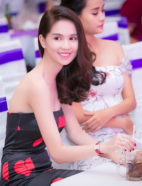 ngoc-trinh-goi-cam-du-su-kien-o-kien-giang-5