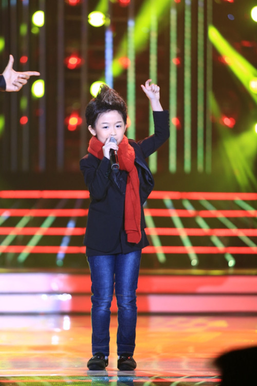 Sau khi kết thúc tiết mục, ban giám khảo đã quá "sợ hãi" đến nỗi phải bỏ trốn vì khả năng bắt chước thành thục của Bảo Ngọc. Cả ba vị giám khảo đều thú nhận rằng họ đã dồn hết ánh mắt ngưỡng mộ và căng tai ra để nghe xem nội dung của bài hát là gì. Phần biểu diễn kết thúc, Bảo Ngọc còn vô tư biểu diễn những khả năng của mình khiến khán giả cả phòng quay đều thích thú như: đưa chân lên uốn dẻo, xoạc ngang, xoạc dọc, gạt giò và biểu diễn cơ bắp. khuong-ngoc-lan-thu-2-doat-giai-nhat-guong-mat-than-quen-nhi-8