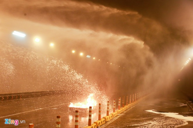 Cứu 60 người, dập lửa trong hầm vượt sông Sài Gòn