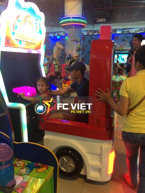 Bé Bánh Gạo con gái Thủy Tiên – Công Vinh lần đầu lộ diện - Ảnh 1