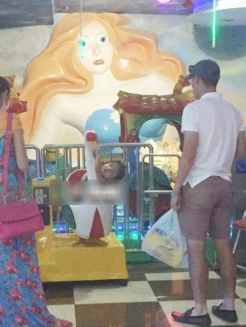 Bé Bánh Gạo con gái Thủy Tiên – Công Vinh lần đầu lộ diện - Ảnh 2