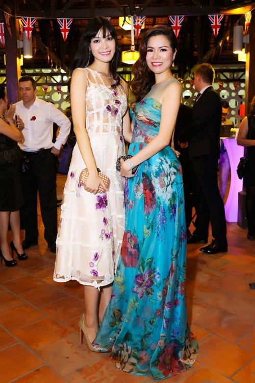 Thùy Dung nổi bật với váy ren trắng 