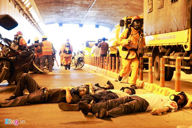 Cứu 60 người, dập lửa trong hầm vượt sông Sài Gòn