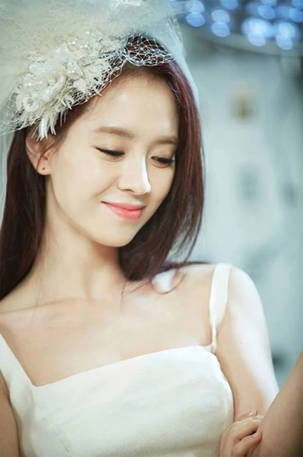 “Nữ hoàng cảnh nóng” Song Ji Hyo cặp kè mỹ nam kém 6 tuổi