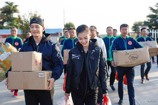 Angelababy về quê chồng sau ngày cưới