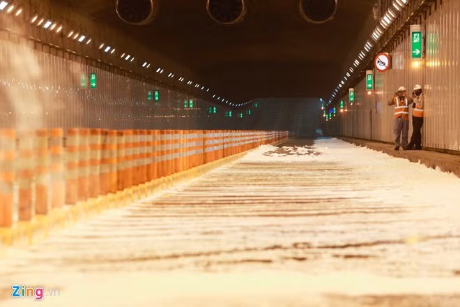 Đến 14h30, vụ tai nạn cùng hỏa hoạn nghiêm trọng trong hầm vượt sông Sài Gòn được xử lý xong. Nhân viên đường hầm nhanh chóng dọn dẹp, thoát nước để đường hầm hoạt động trở lại. Cứu 60 người, dập lửa trong hầm vượt sông Sài Gòn