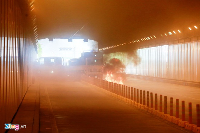 Tập cứu 60 người, dập lửa trong hầm vượt sông Sài Gòn