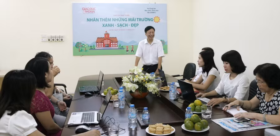 Nhà báo Nguyễn Ngọc Nam phát biểu mở đầu buổi giao lưu trực tuyến