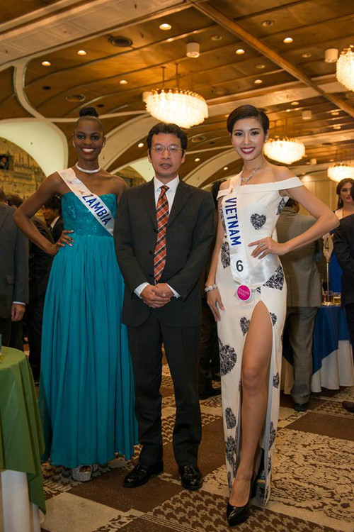 Á khôi Thúy Vân tự tin thể hiện bản thân tại Hoa hậu Quốc tế