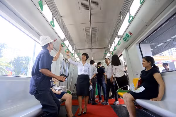 Tranh cãi nảy lửa xoay quanh mẫu tàu đường sắt Cát Linh – Hà Đông