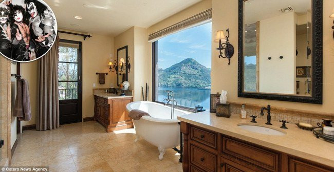 “Đột nhập” những phòng tắm xa hoa của sao Hollywood ảnh 6 “Đột nhập” những phòng tắm xa hoa của sao Hollywood ảnh 6