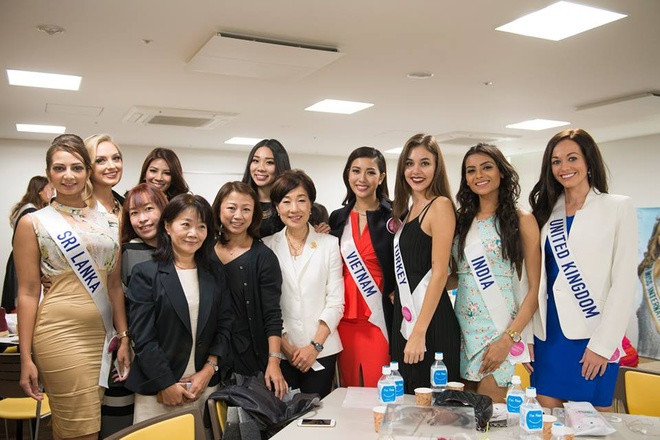 Á khôi Thúy Vân tự tin thể hiện bản thân tại Hoa hậu Quốc tế