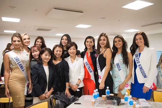 Á khôi Thúy Vân tự tin thể hiện bản thân tại Hoa hậu Quốc tế