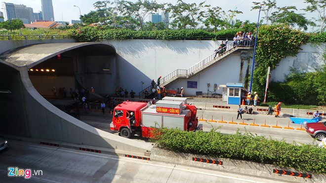 Cứu 60 người, dập lửa trong hầm vượt sông Sài Gòn