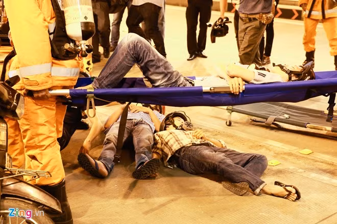 Lực lượng cứu hộ đưa người bị thương nặng ra ngoài cấp cứu đồng thời hướng dẫn những người bị kẹt thoát hiểm nhanh nhất khỏi đường hầm. Hệ thống quạt hút - đẩy trong hầm sẽ hoạt động tản khói ra ngoài tránh gây ngạt. Cứu 60 người, dập lửa trong hầm vượt sông Sài Gòn