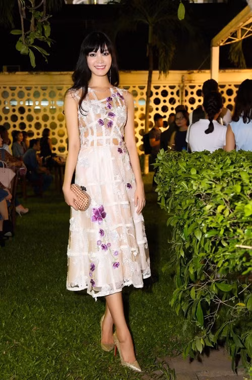 Thùy Dung nổi bật với váy ren trắng 