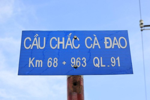 12 cay cau co ten goi doc dao nhat mien Tay-hinh-anh-6