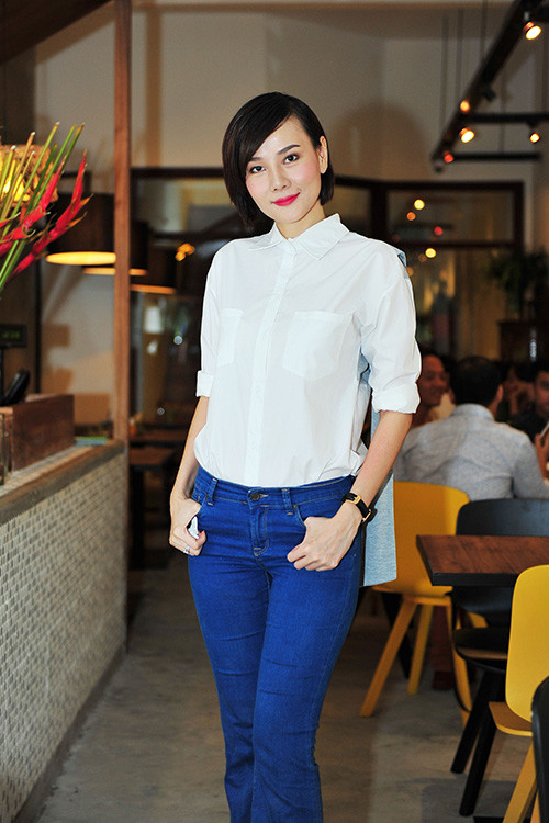 Trịnh Kim Chi "bế" bụng bầu 7 tháng đi khai trương quán cà phê ảnh 5 Trịnh Kim Chi bầu 7 tháng vẫn xinh đẹp